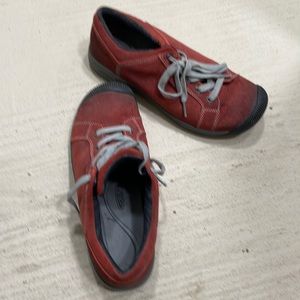 Keen casual tennis shoes